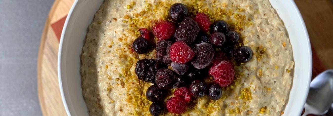 Pistachio, Oat, Chia & Berry Porridge